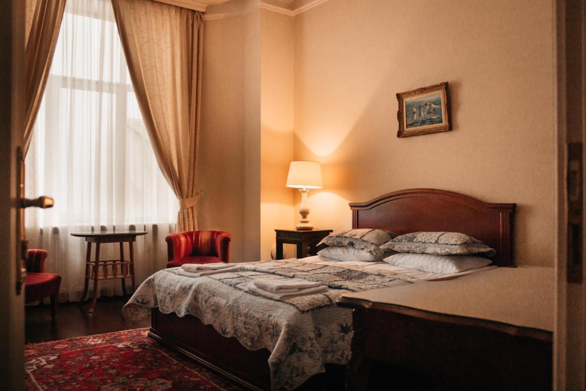 British Club Lviv Hotel Екстериор снимка