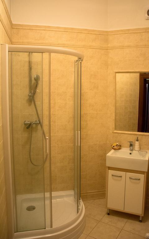 British Club Lviv Hotel Екстериор снимка