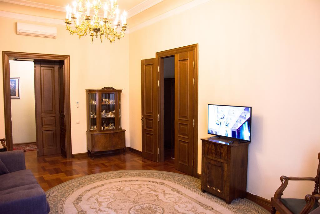 British Club Lviv Hotel Екстериор снимка
