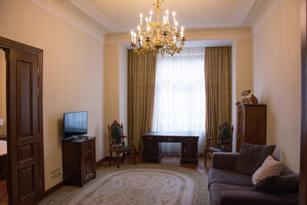 British Club Lviv Hotel Екстериор снимка