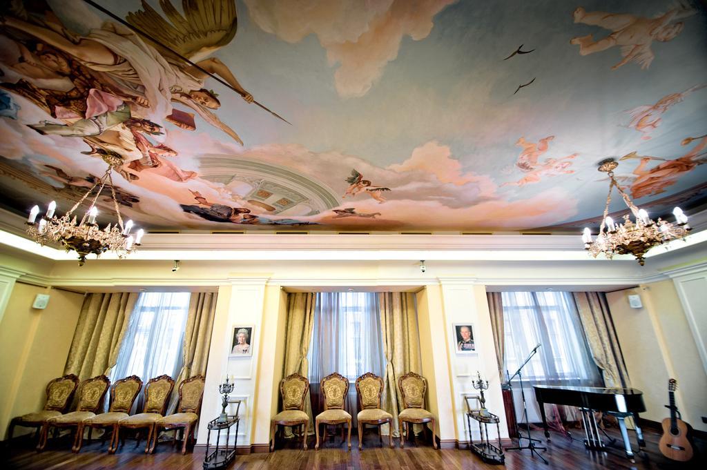 British Club Lviv Hotel Екстериор снимка