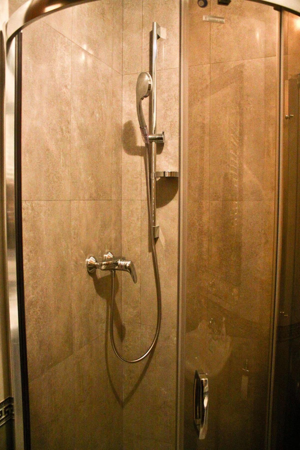 British Club Lviv Hotel Екстериор снимка
