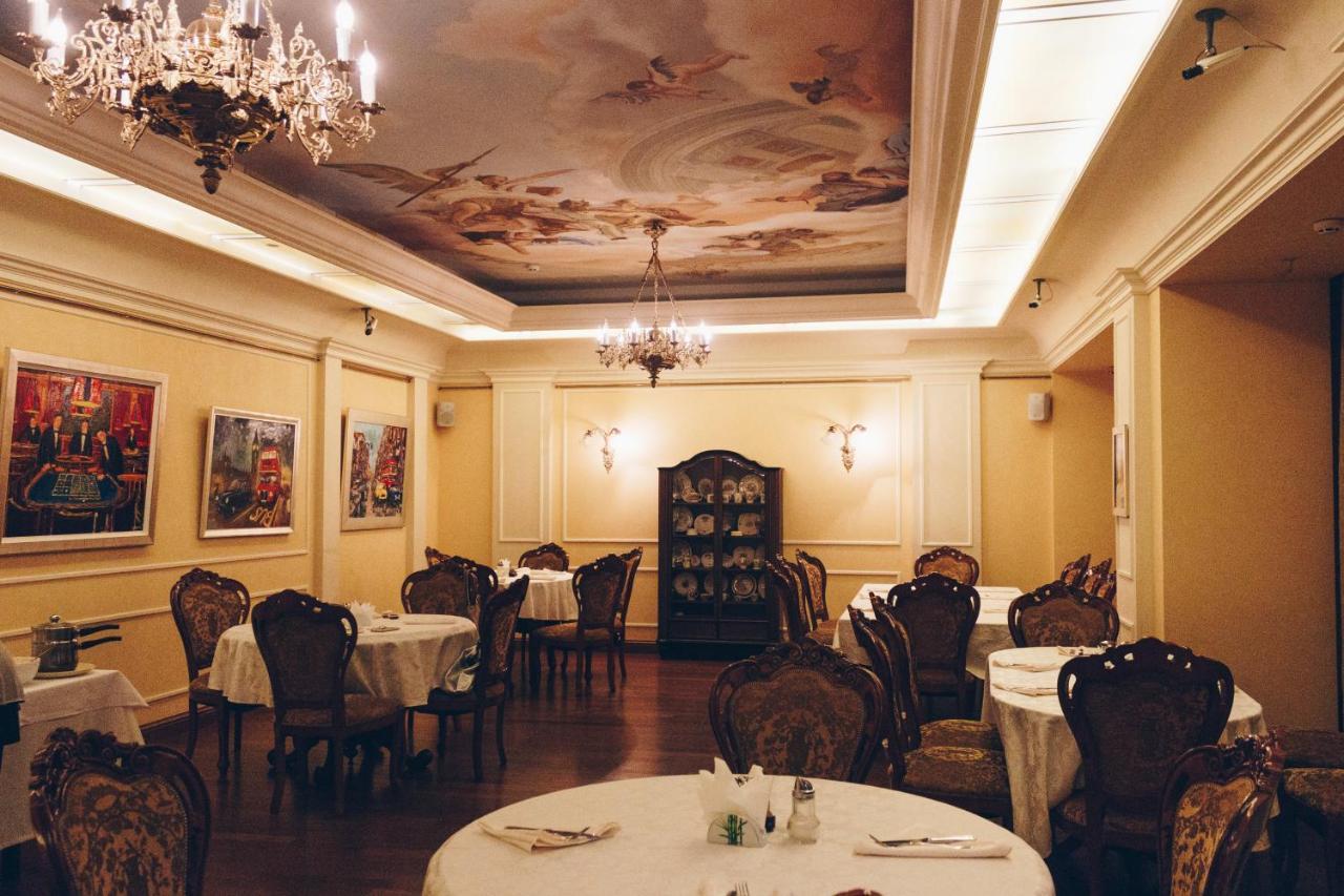 British Club Lviv Hotel Екстериор снимка