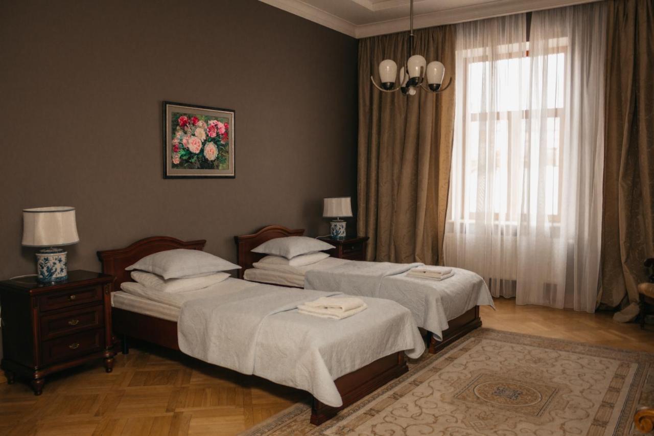 British Club Lviv Hotel Екстериор снимка