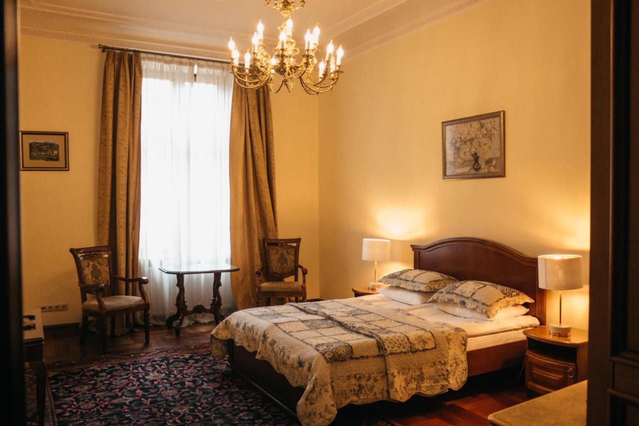 British Club Lviv Hotel Екстериор снимка