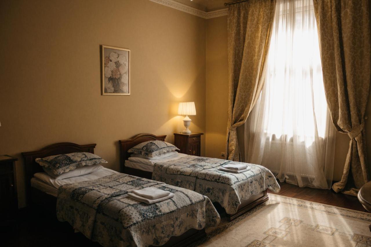British Club Lviv Hotel Екстериор снимка