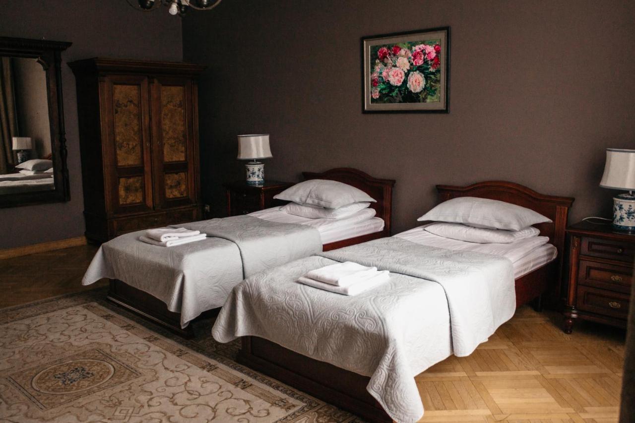 British Club Lviv Hotel Екстериор снимка