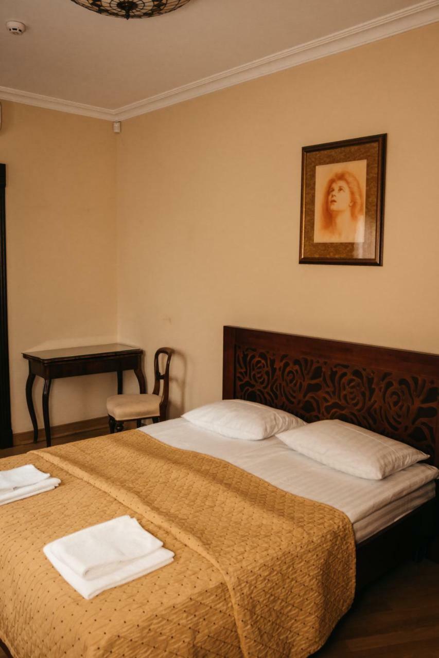 British Club Lviv Hotel Екстериор снимка