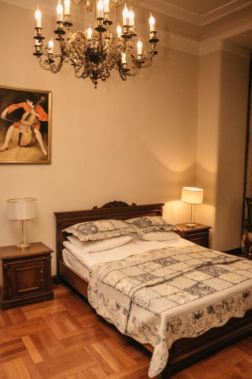 British Club Lviv Hotel Екстериор снимка
