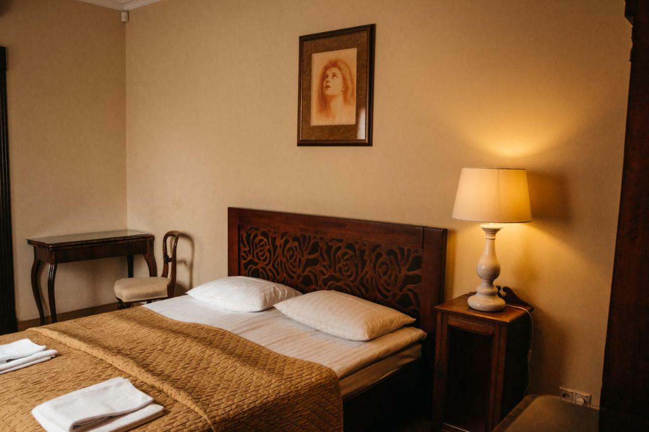 British Club Lviv Hotel Екстериор снимка