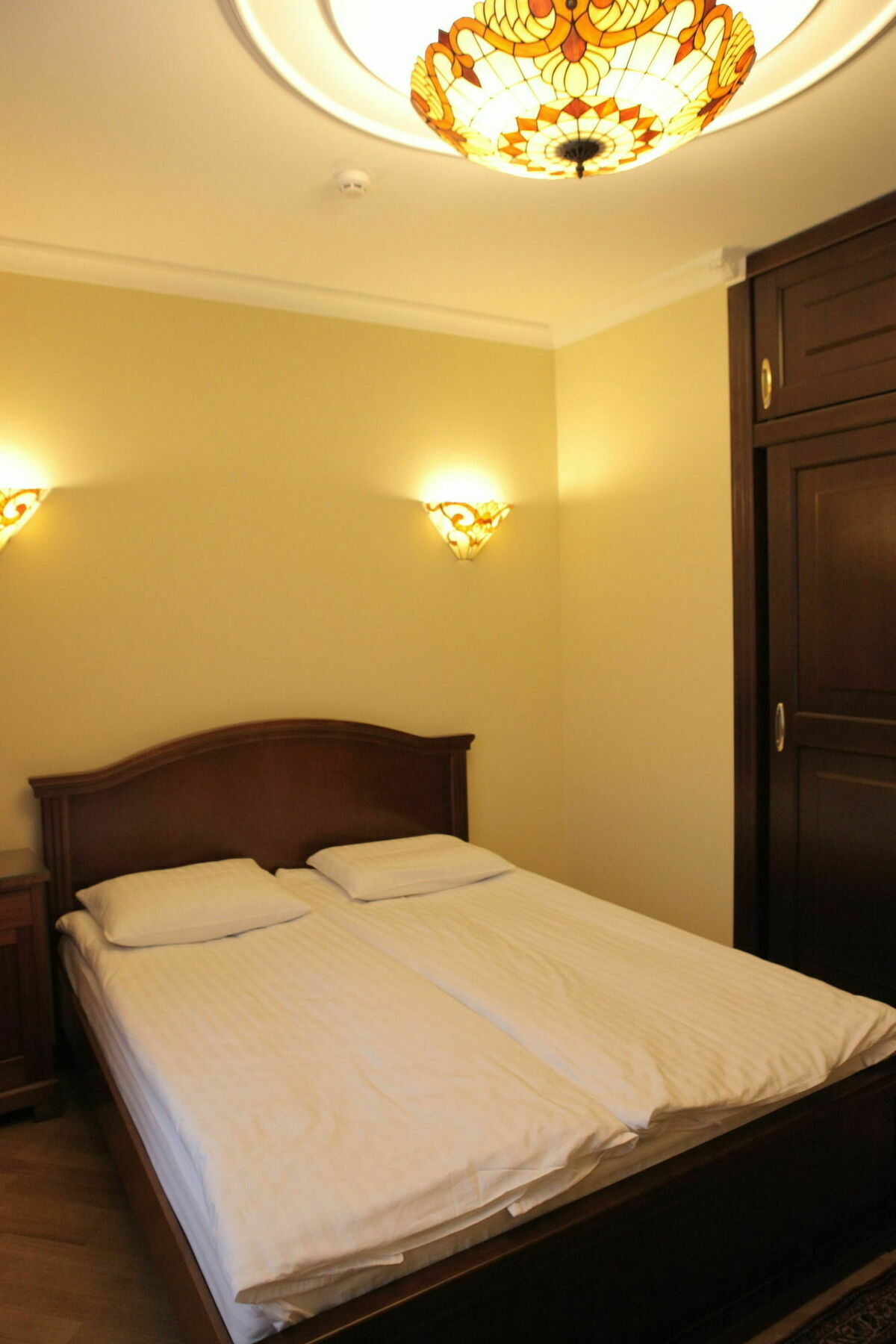 British Club Lviv Hotel Екстериор снимка
